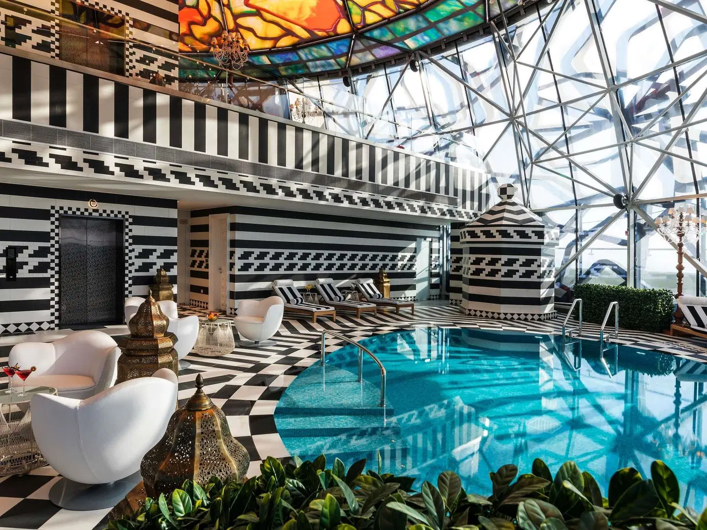 Mondrian Doha Hallenbad