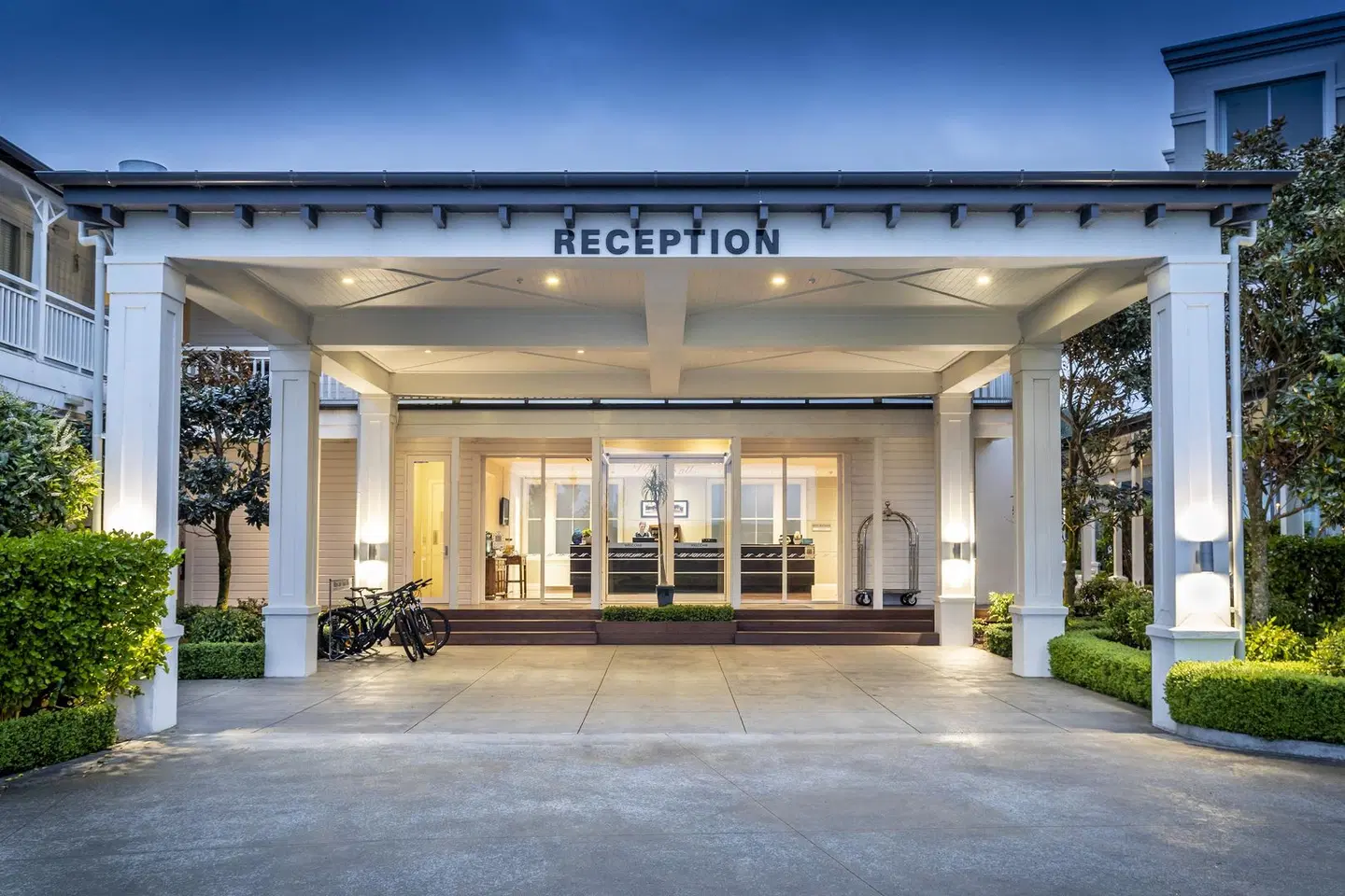 Hilton Lake Taupo EXTERIOR