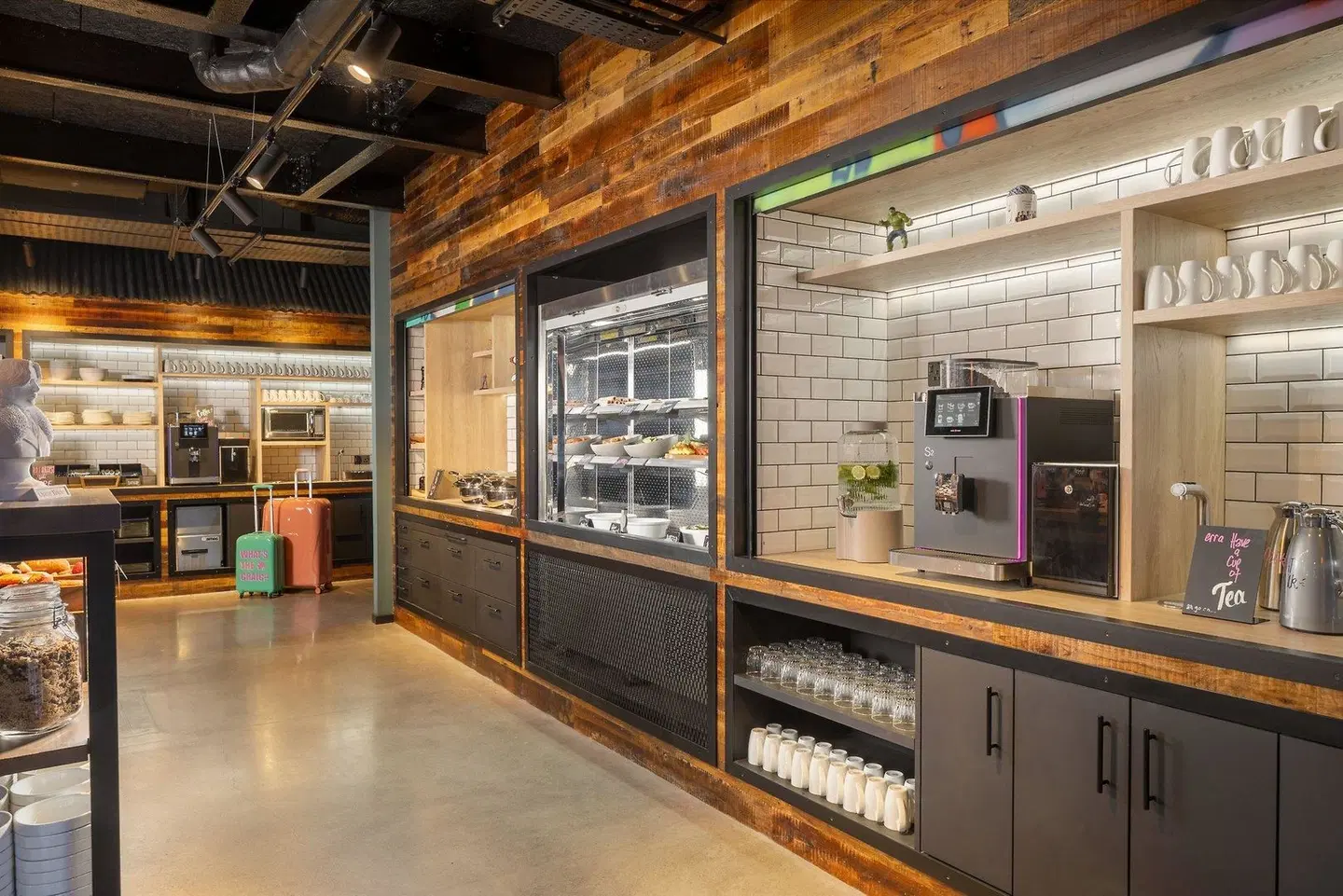 Moxy Cork Bar