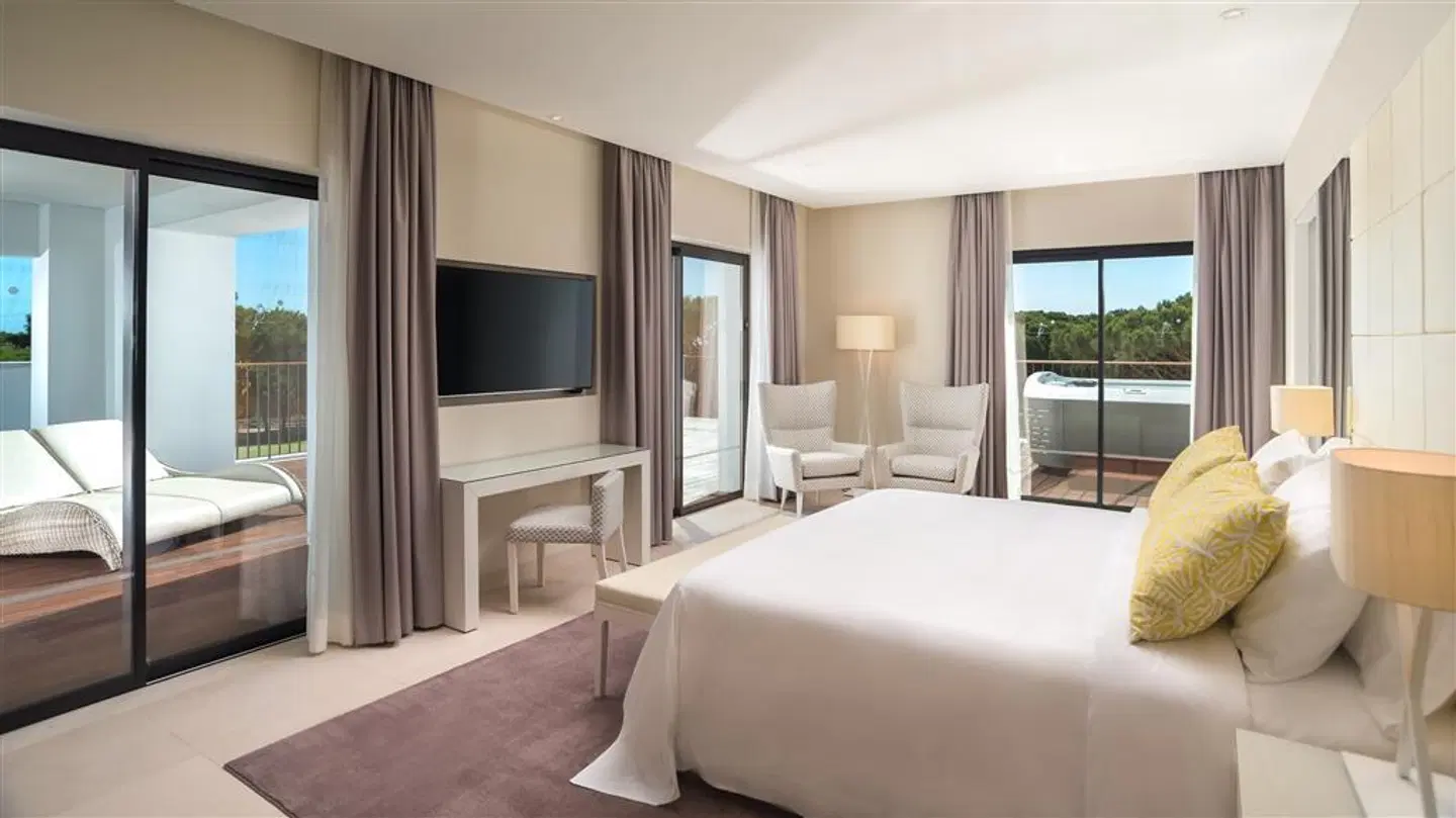 Pine Cliffs Ocean Suites, a Luxury Collection Resort & Spa ROOM_EXAMPLE
