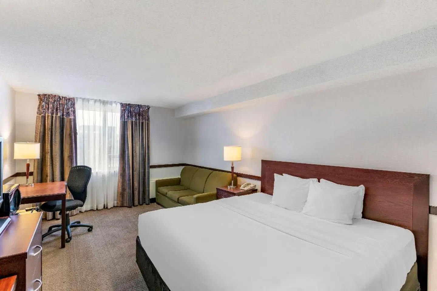 Quality Hotel Montreal East ROOM_EXAMPLE