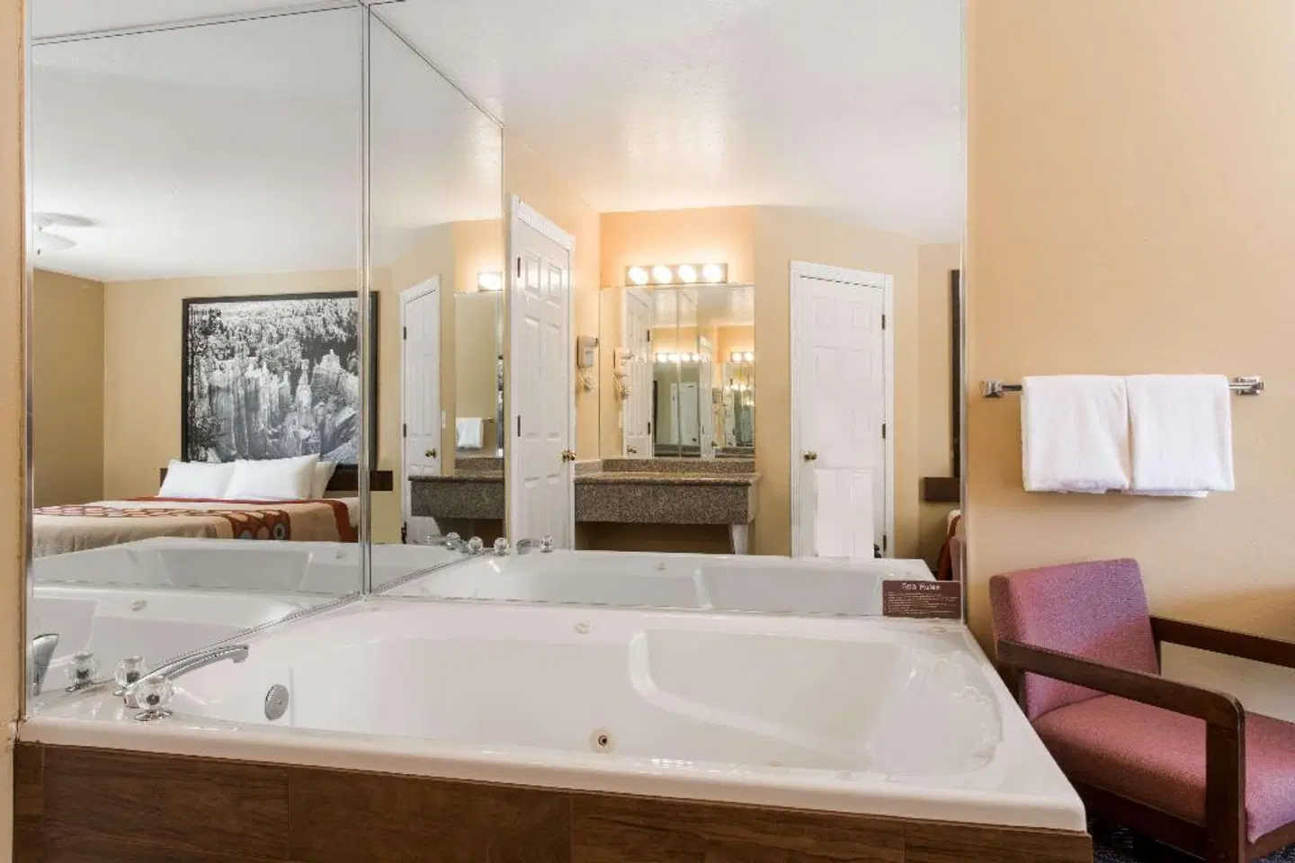 Super 8 by Wyndham Hurricane Zion National Park Badezimmer