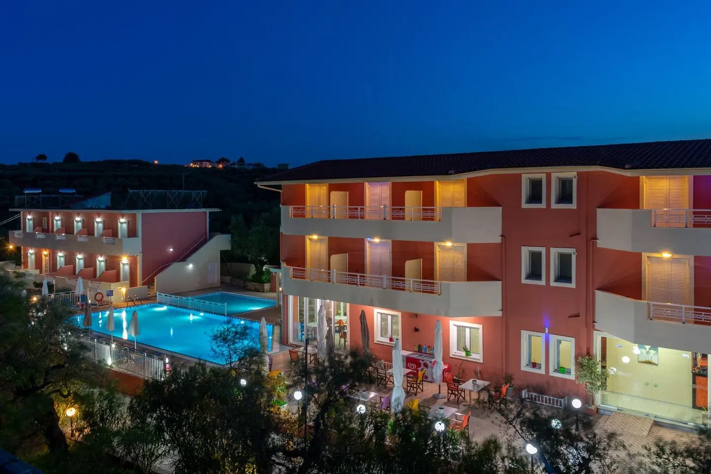 Pantheon Hotel EXTERIOR