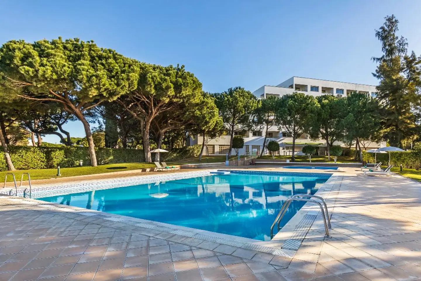 The Patio Suite Hotel OUTDOOR_POOL