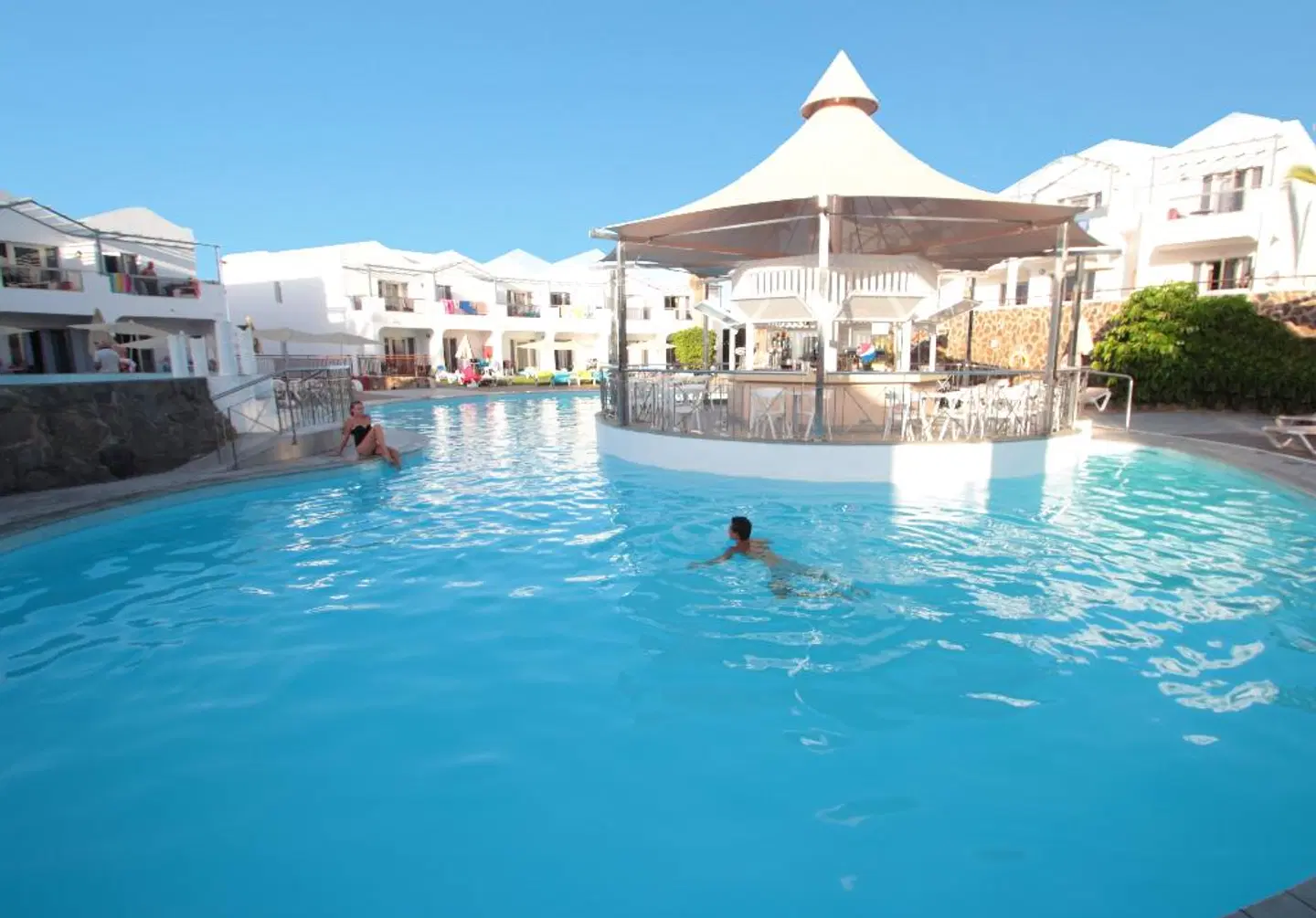 Turbo Club OUTDOOR_POOL