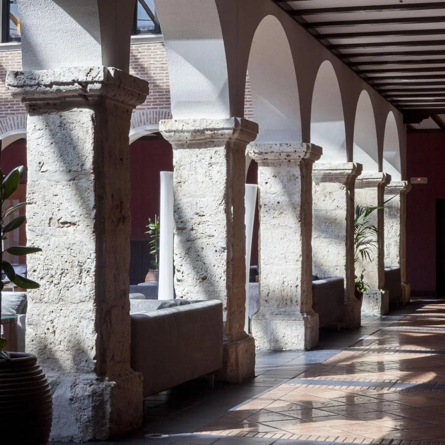 AC Hotel by Marriott Palacio de Santa Ana EXTERIOR