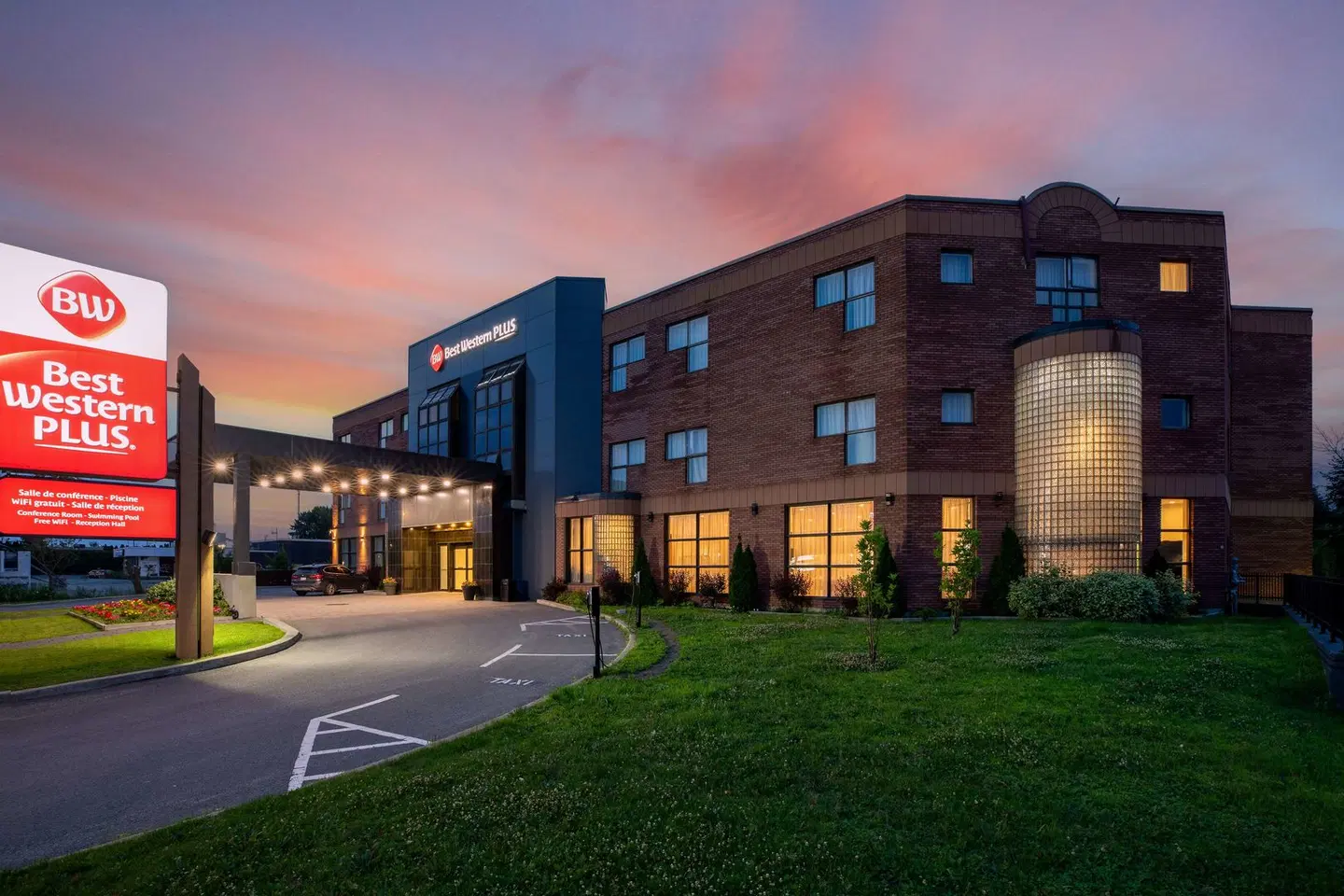 Best Western Plus Montreal East EXTERIOR