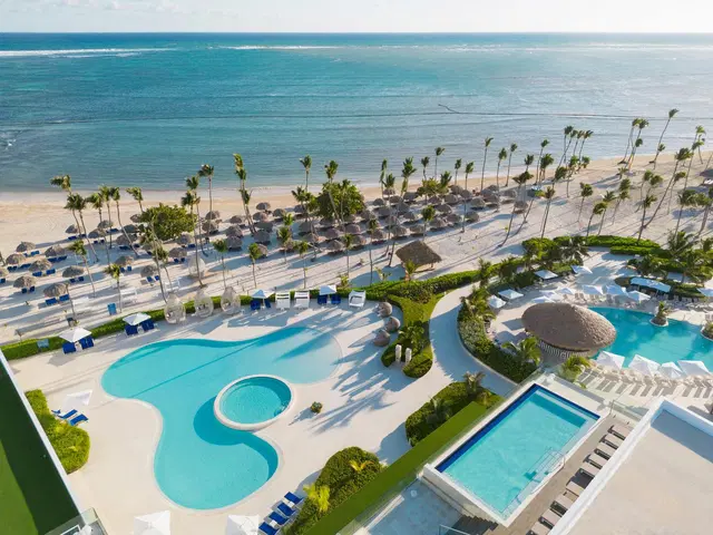 Serenade Punta Cana Beach & Spa Resort OUTDOOR_POOL