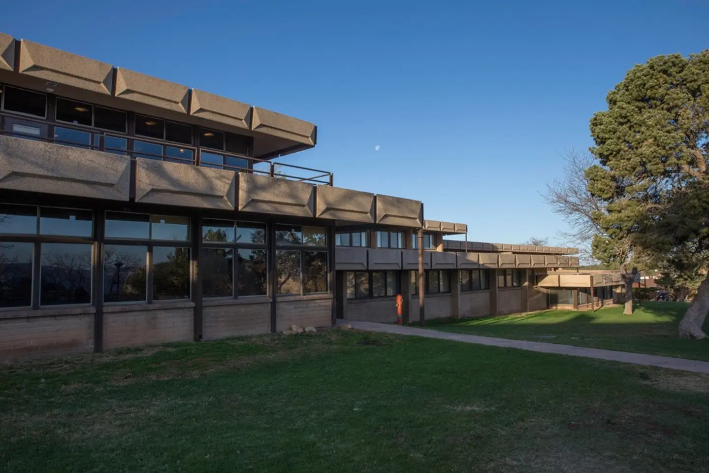 Thunderbird Lodge EXTERIOR