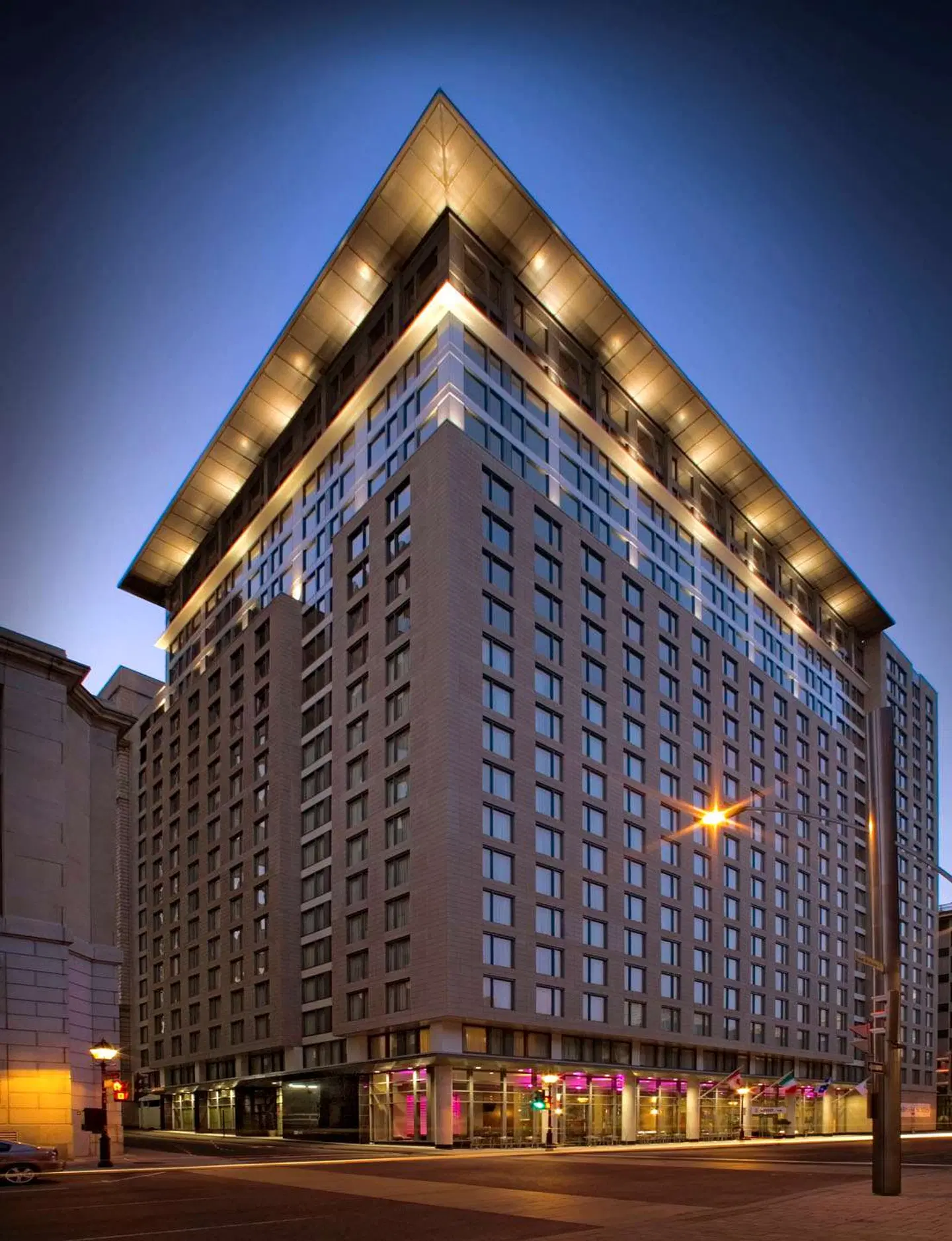 Embassy Suites by Hilton - Montreal EXTERIOR