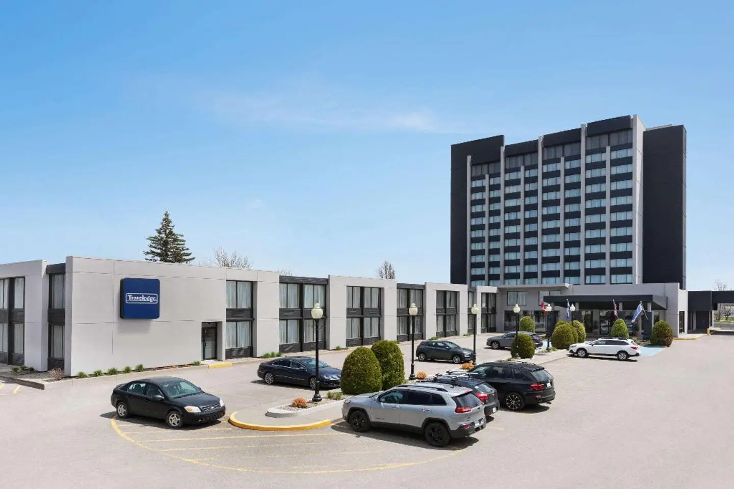 Travelodge by Wyndham Hotel & Convention Centre Quebec EXTERIOR