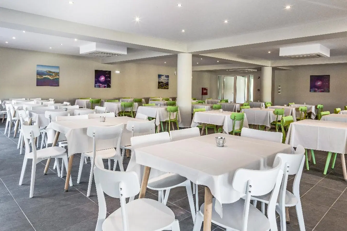 White Olive Premium Hotel Restaurant