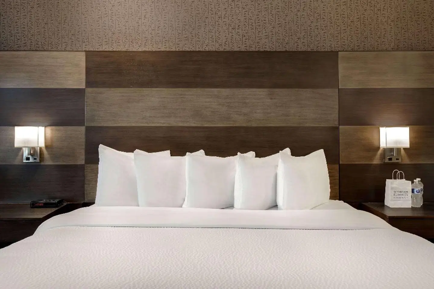 Days Inn by Wyndham Calgary South ROOM_EXAMPLE