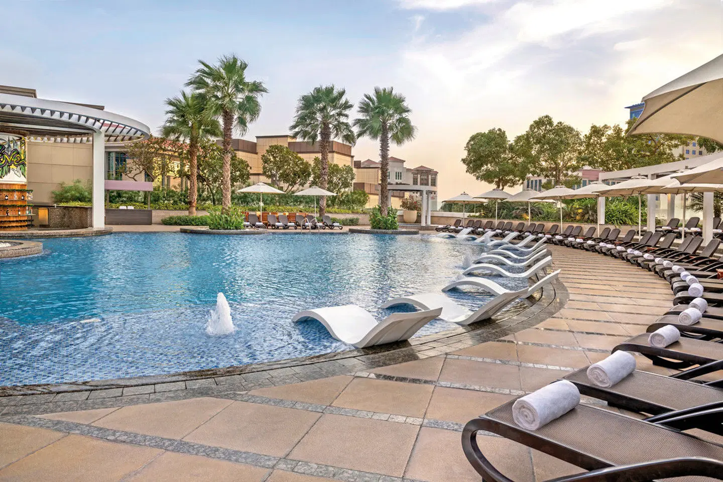 Dubai City Hotel Roulette OUTDOOR_POOL