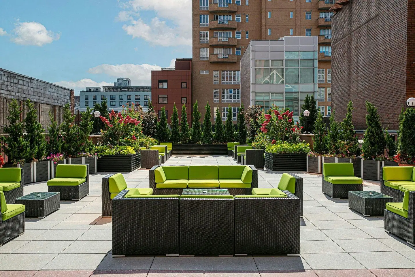 Sheraton LaGuardia East Hotel EXTERIOR