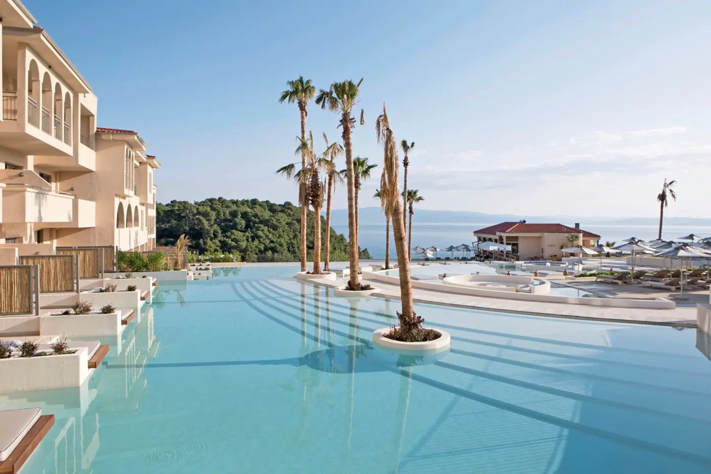 Meravia Leonardo Limited Edition OUTDOOR_POOL