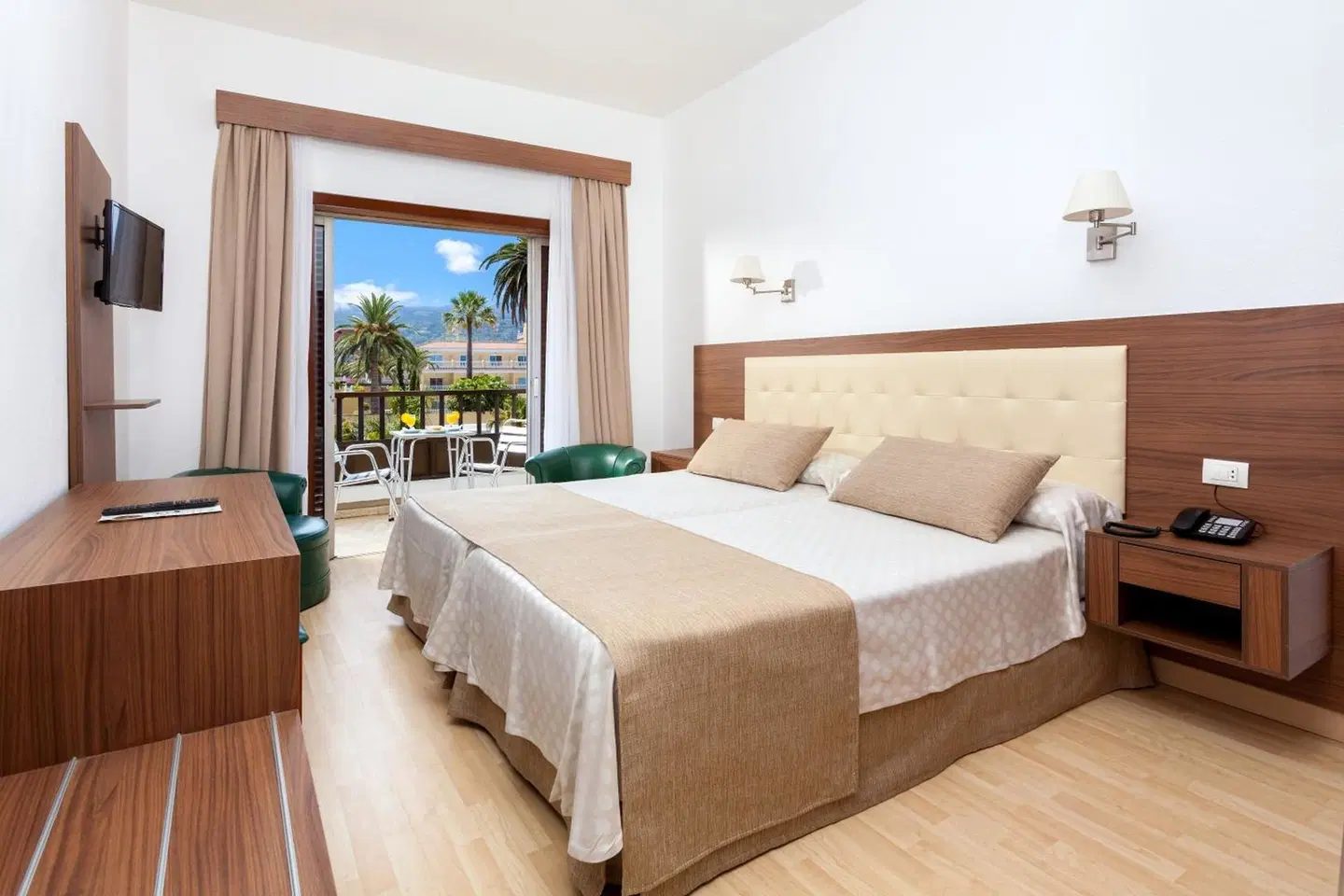 Don Manolito ROOM_EXAMPLE