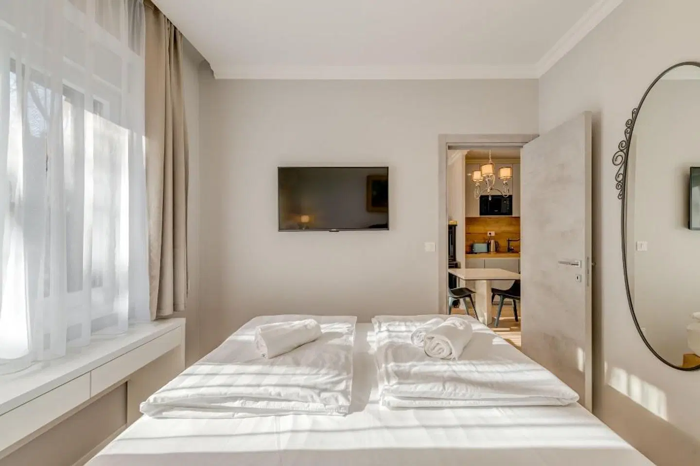Piano Suites ROOM_EXAMPLE