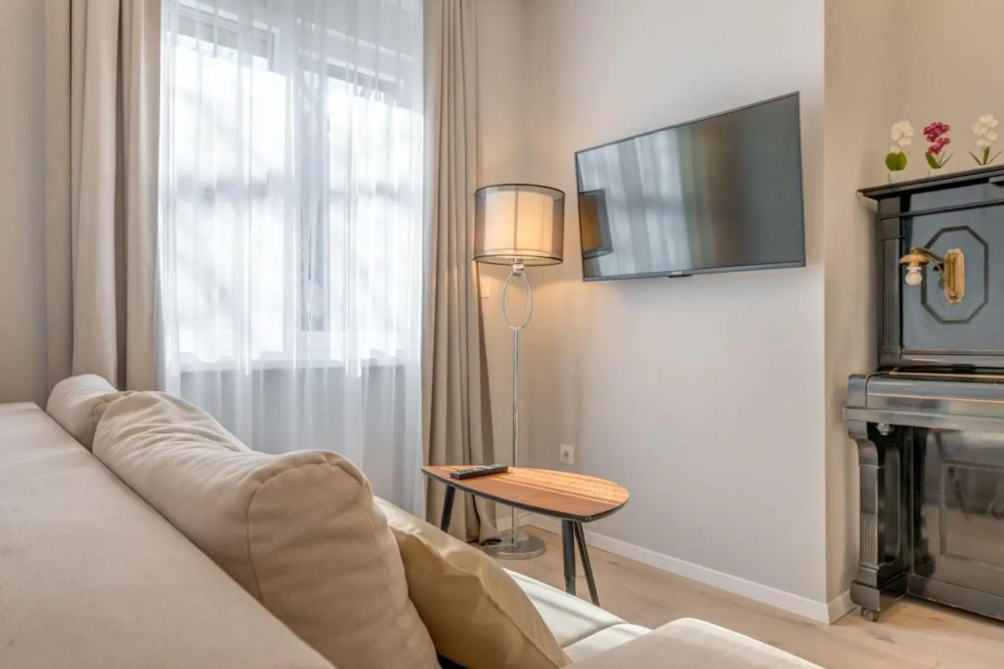 Piano Suites ROOM_EXAMPLE