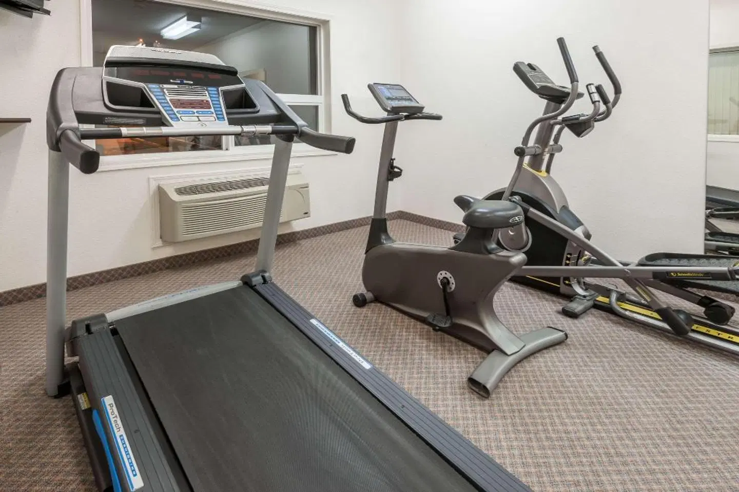 Super 8 by Wyndham Edmonton/West SPORTS_AND_LEISURE