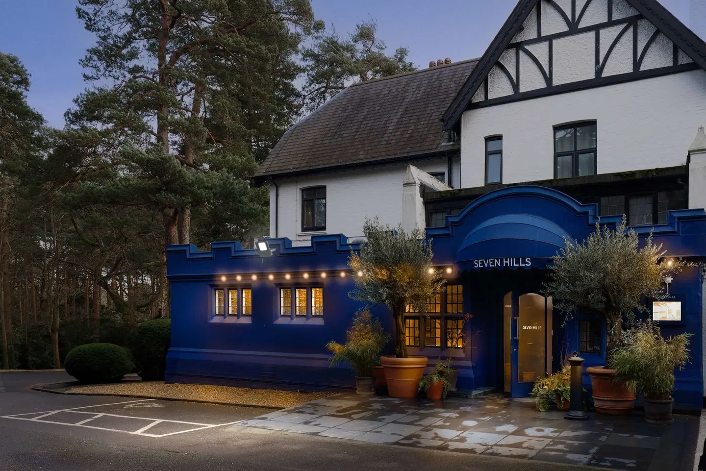 Hilton Cobham EXTERIOR