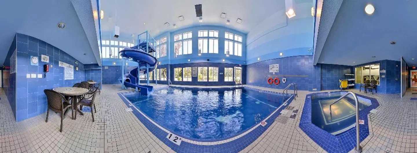 Hampton Inn & Suites by Hilton Calgary- University Northwest Hallenbad