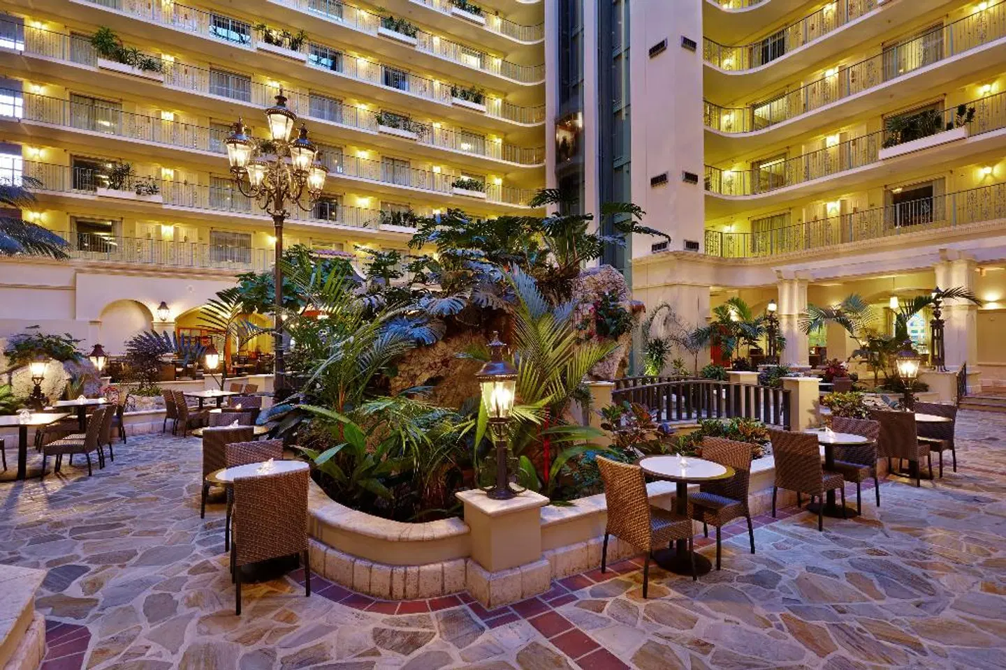 Embassy Suites by Hilton Fort Lauderdale - 17th Street LOUNGE_LOBBY