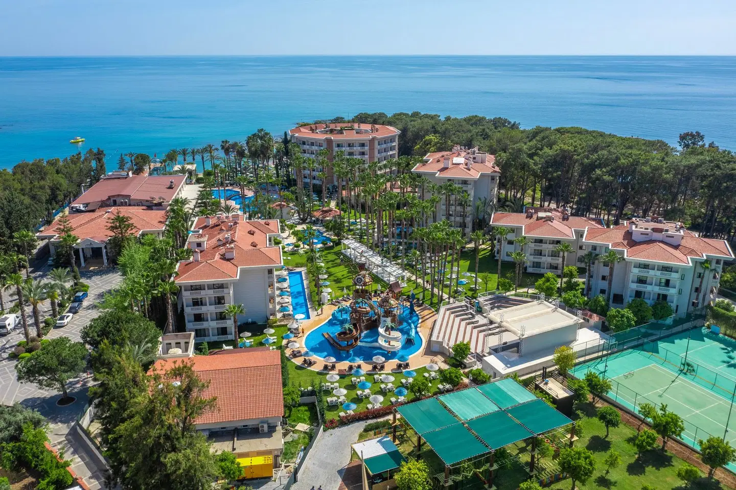Utopia Resort & Residence EXTERIOR
