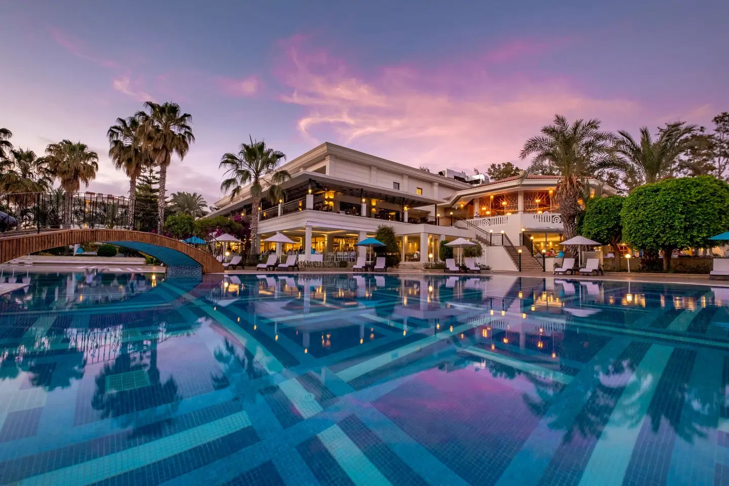 Utopia Resort & Residence OUTDOOR_POOL