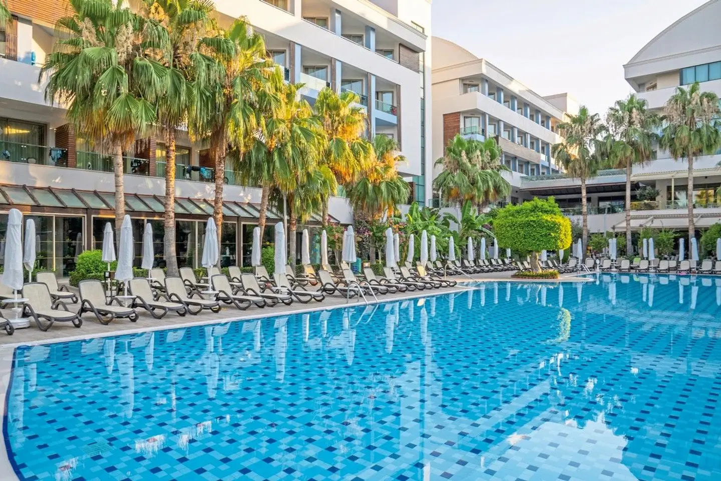 Port Side Resort Hotel OUTDOOR_POOL