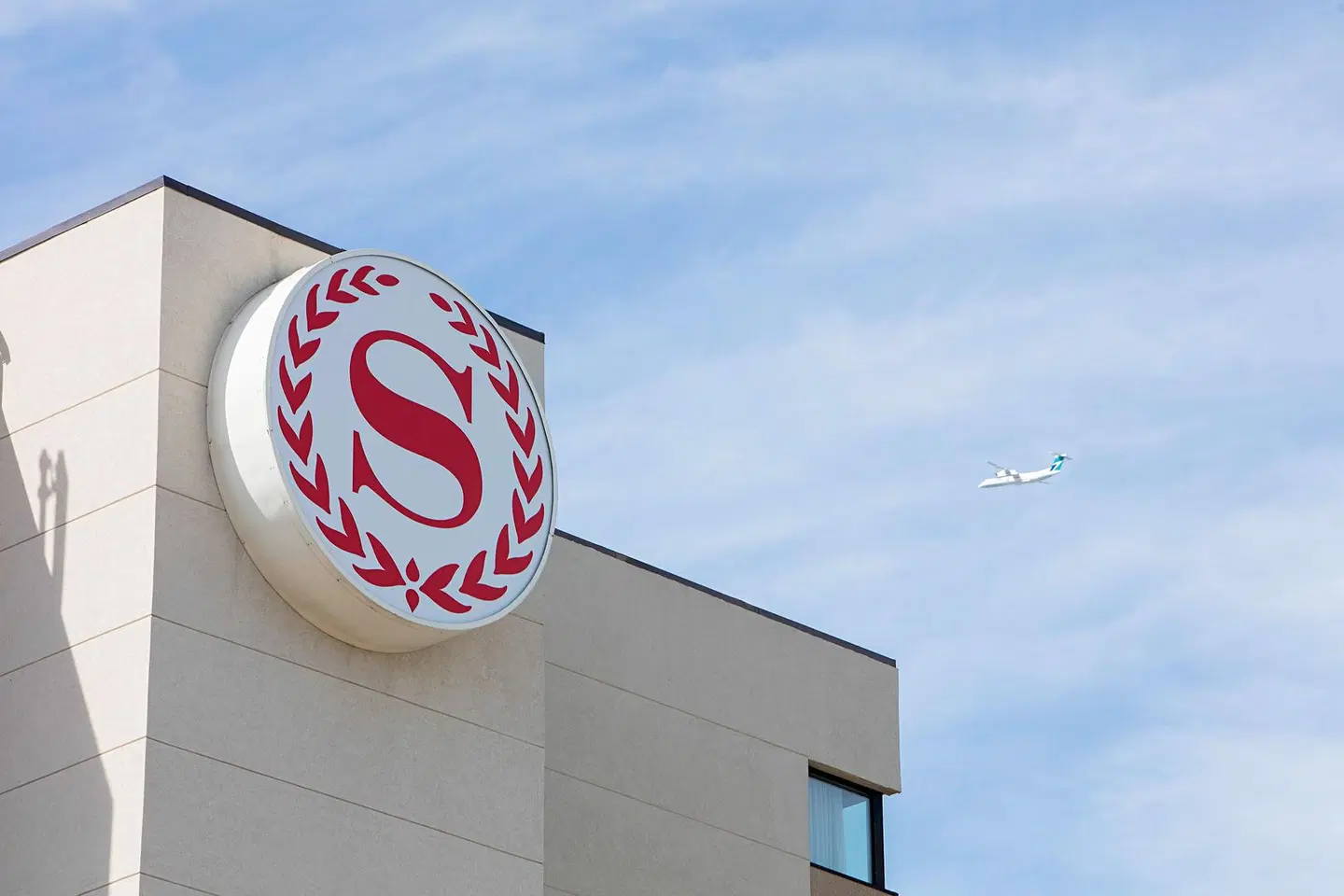 Sheraton Cavalier Calgary Hotel EXTERIOR