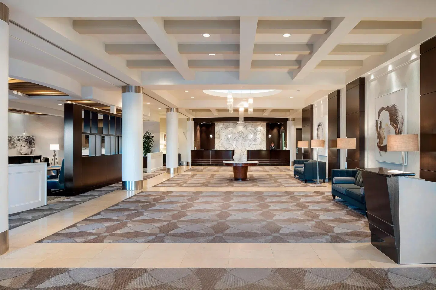 Sheraton Cavalier Calgary Hotel LOUNGE_LOBBY