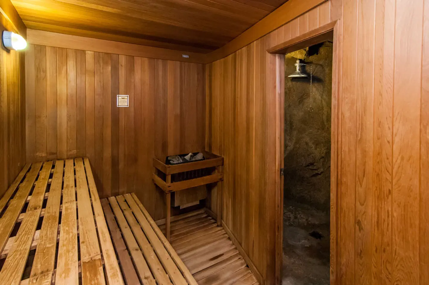 Fox Hotel & Suites HEALTH_BEAUTY