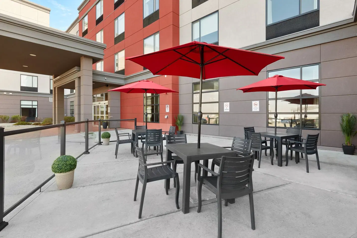 Four Points by Sheraton Sherwood Park Terrasse