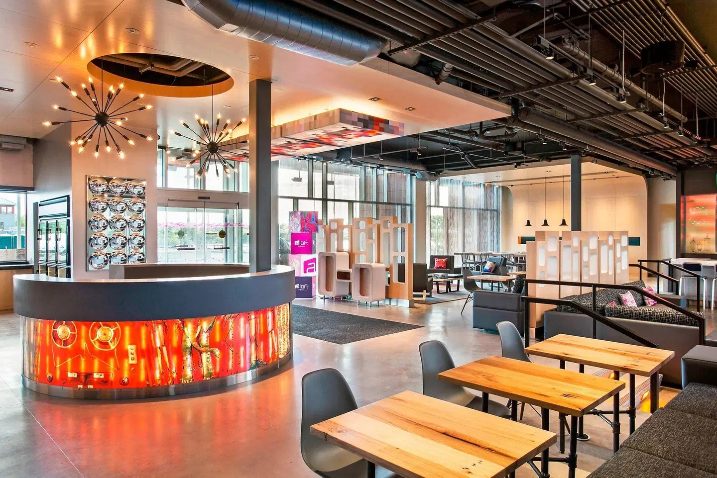 Aloft Syracuse Inner Harbor Bar