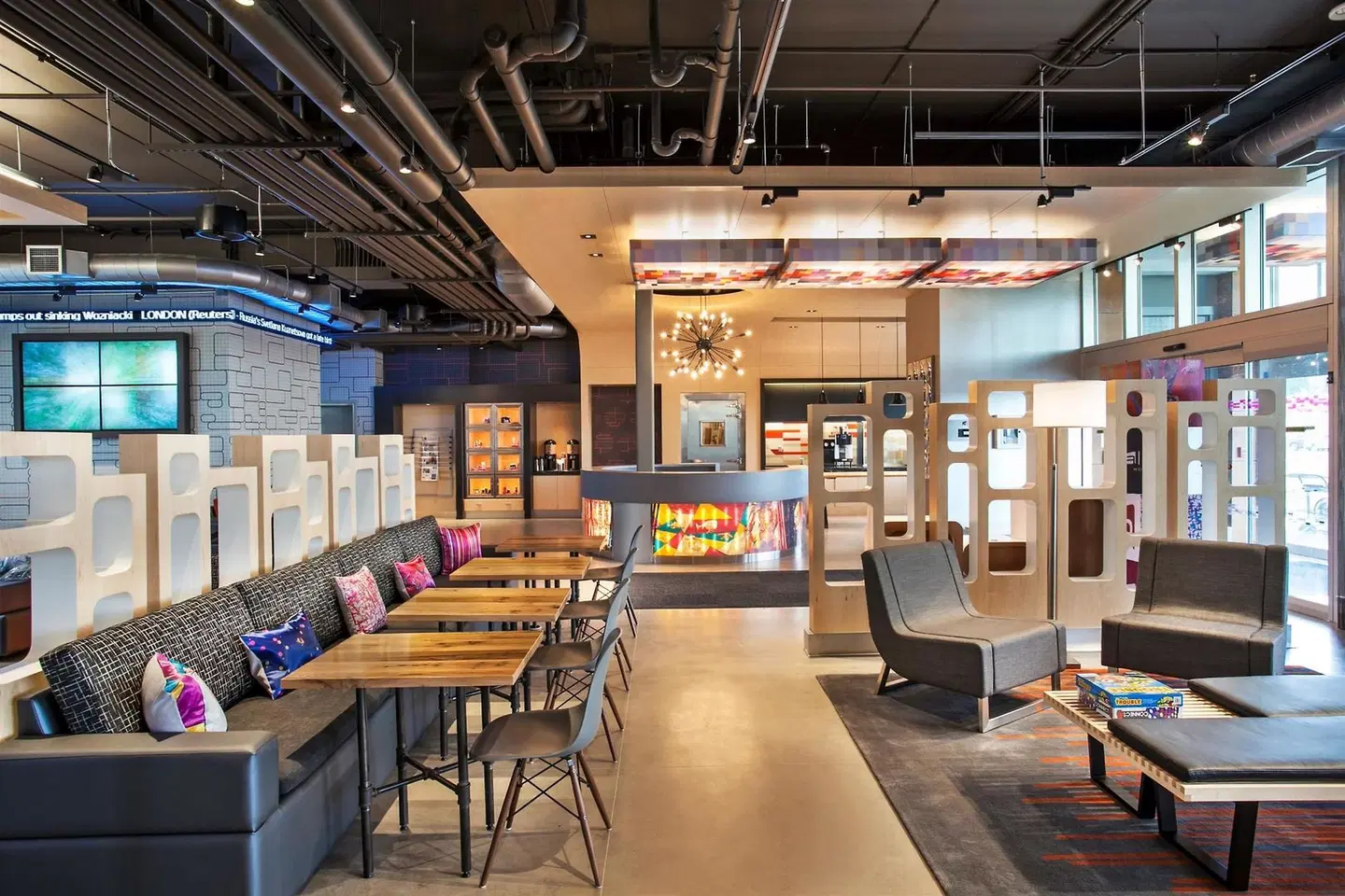Aloft Syracuse Inner Harbor Bar