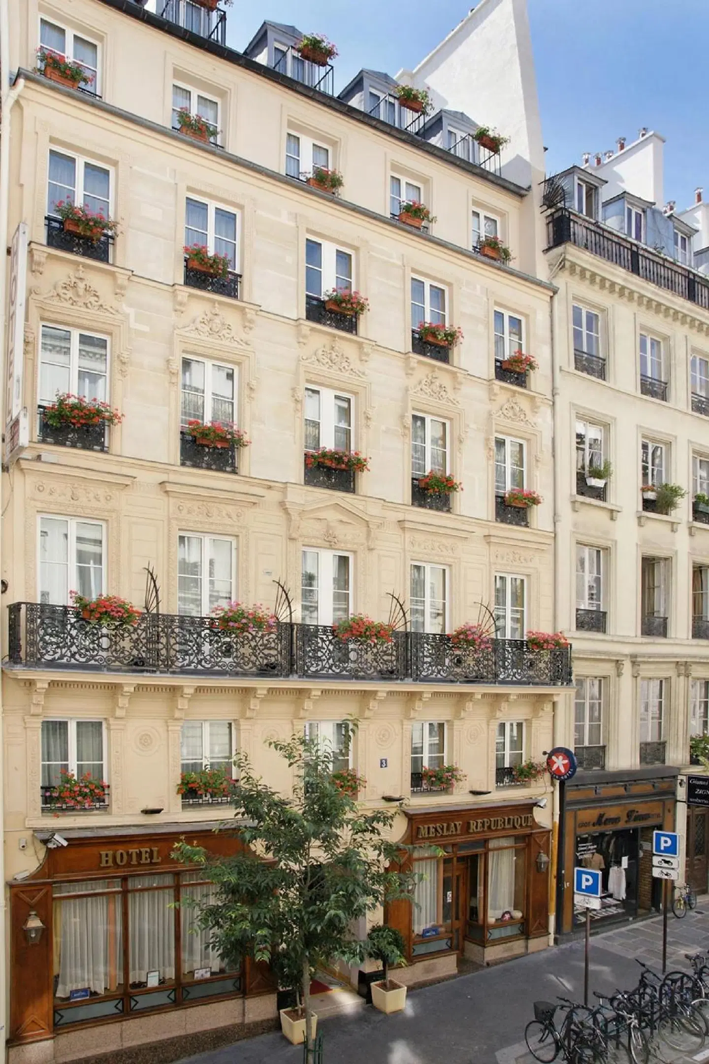 Meslay Republique EXTERIOR