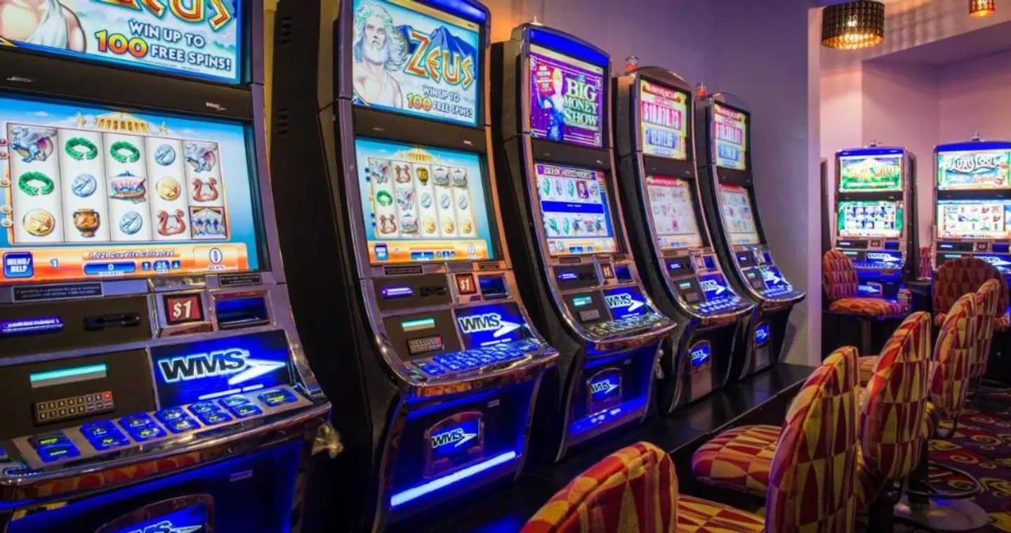 Deerfoot Inn & Casino Bar