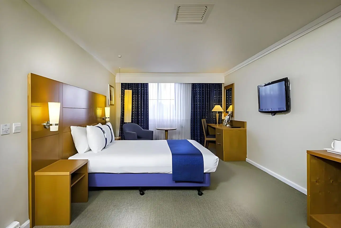 Holiday Inn Cardiff City Centre by IHG ROOM_EXAMPLE