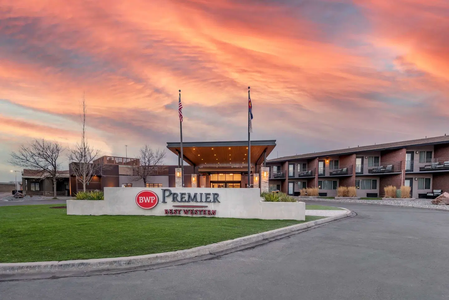 Best Western Premier Denver East EXTERIOR