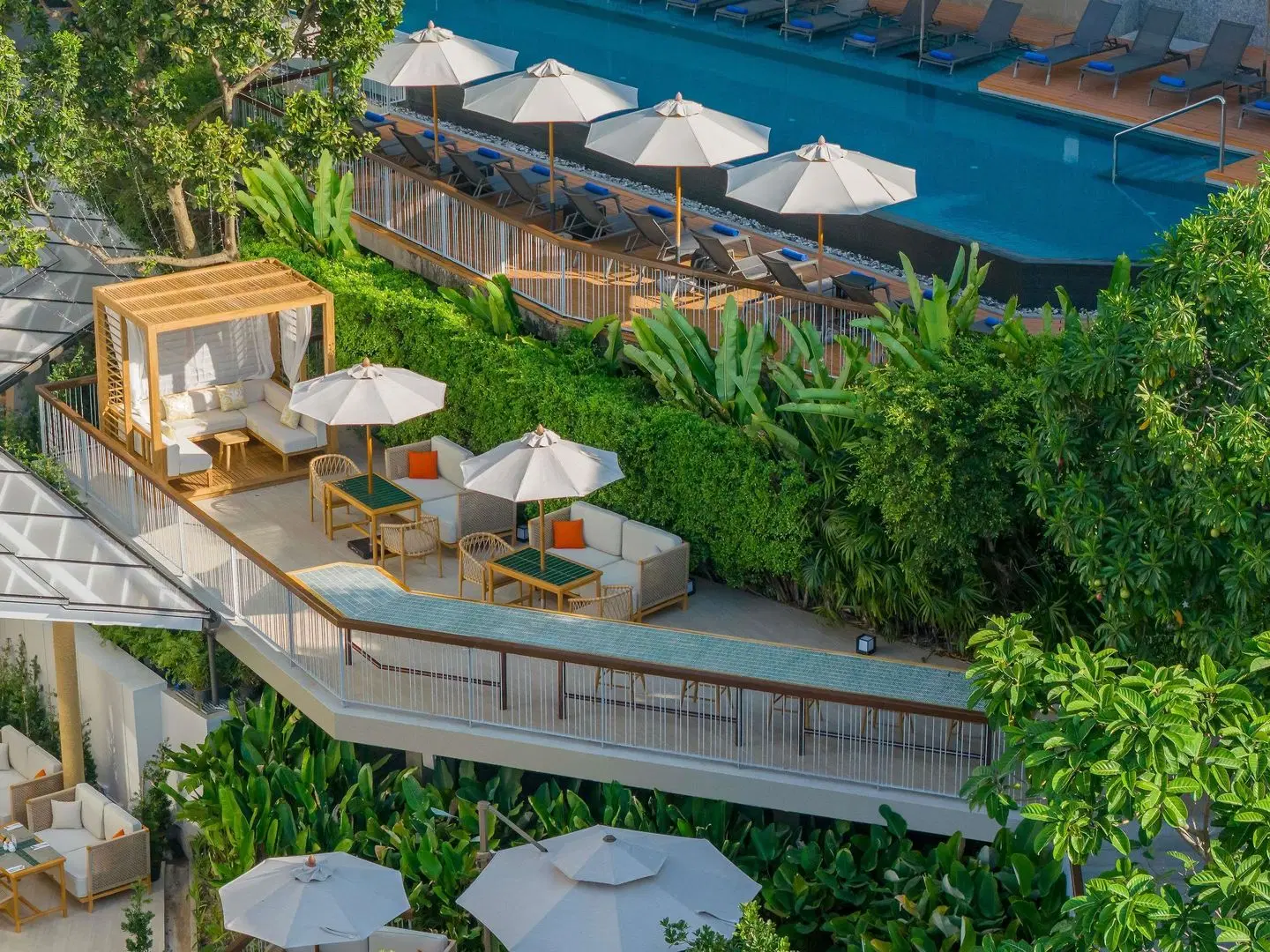 The Andaman Beach Hotel Phuket Terrasse