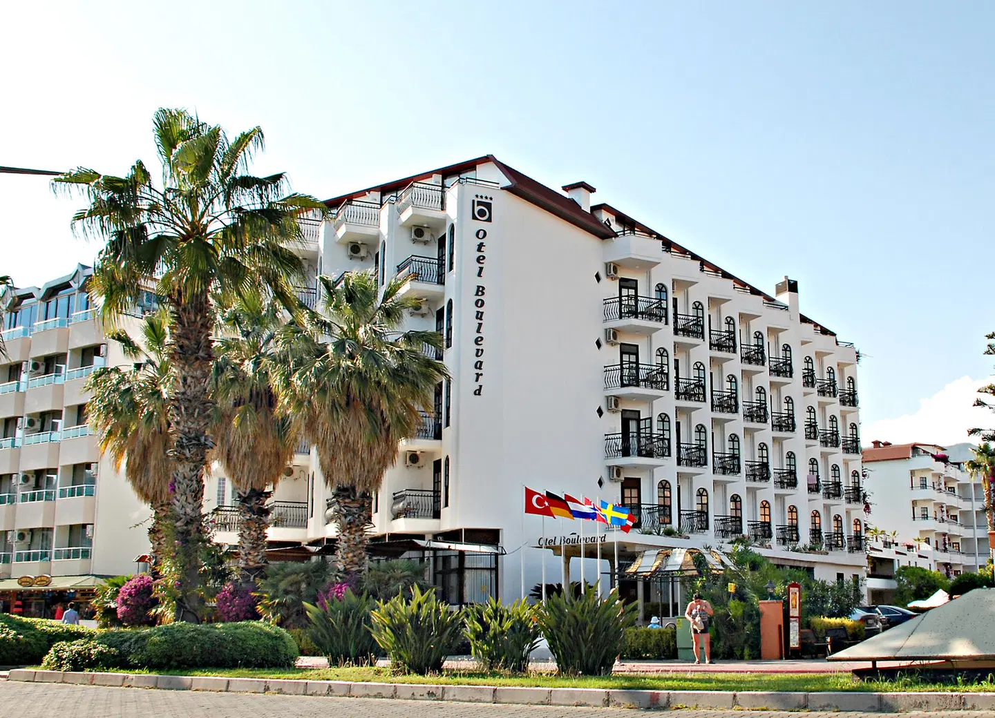 Boulevard EXTERIOR