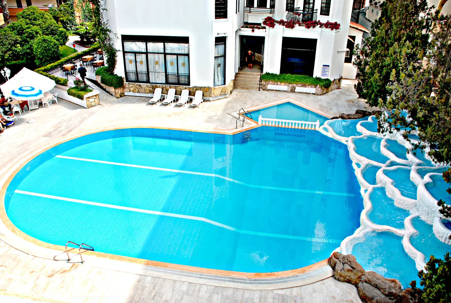 Boulevard OUTDOOR_POOL