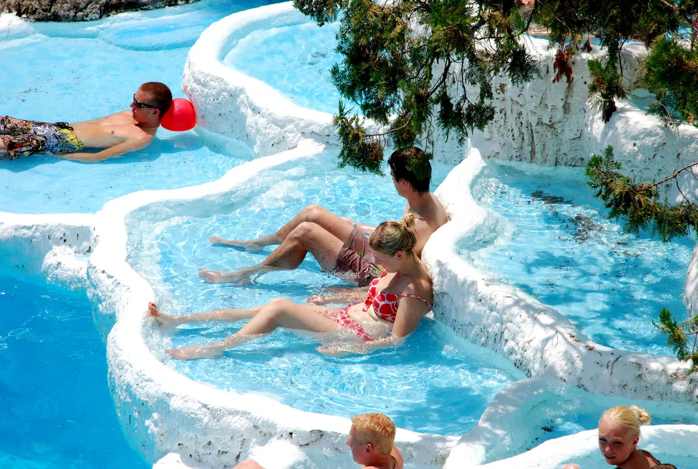 Boulevard OUTDOOR_POOL