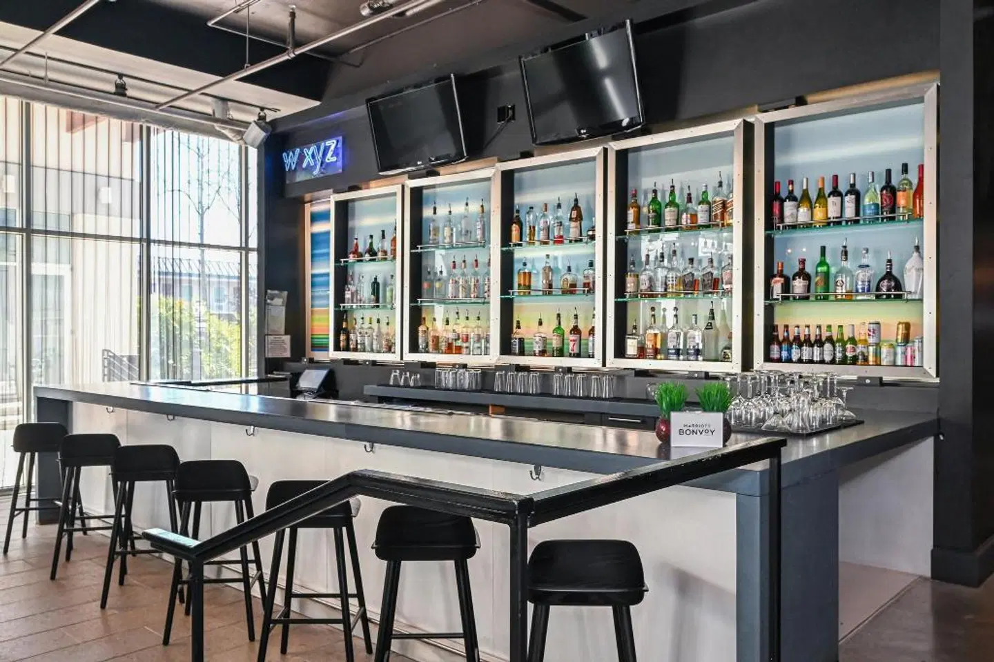 Aloft Charleston Airport & Convention Center Bar