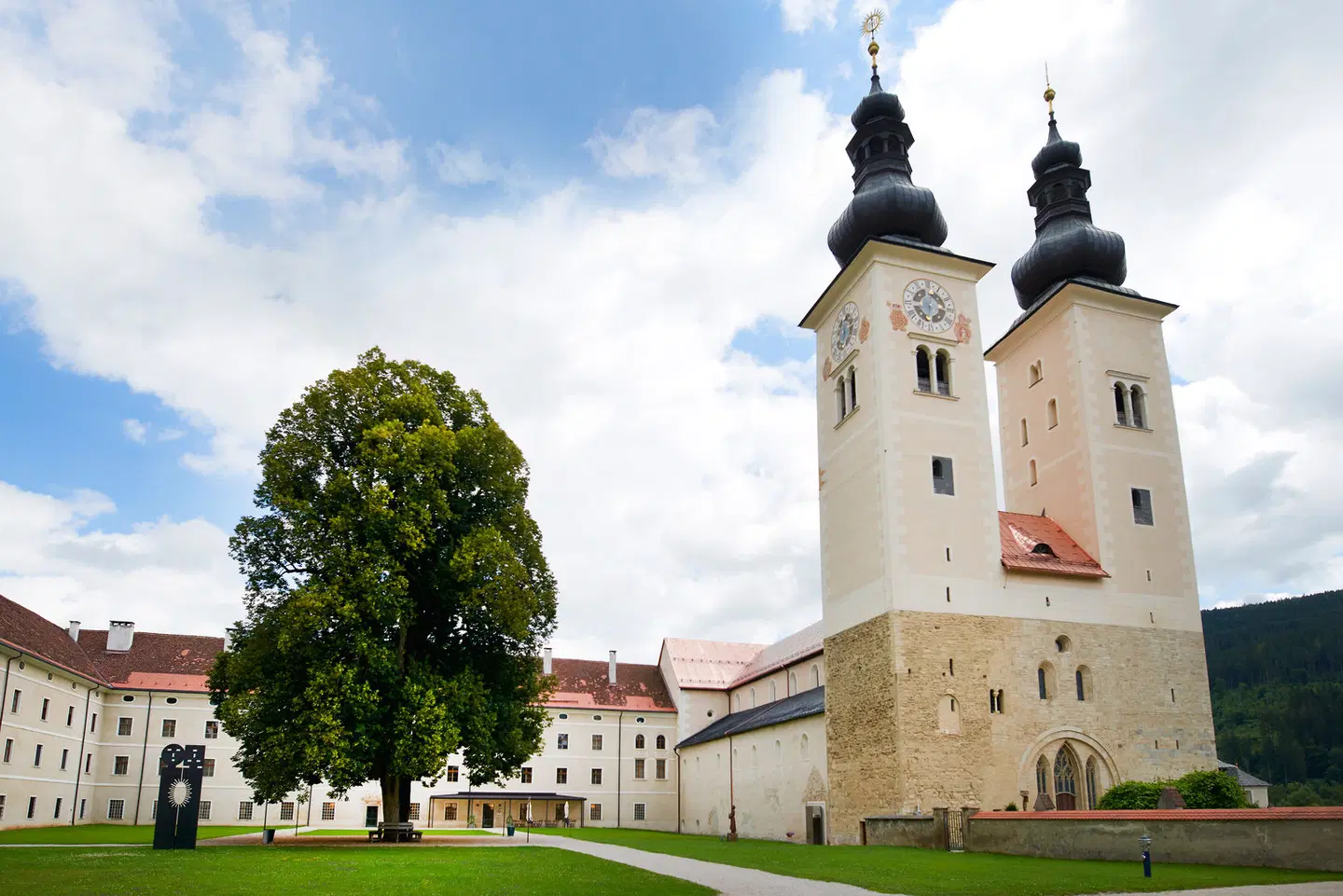 JUFA Hotel Stift Gurk EXTERIOR