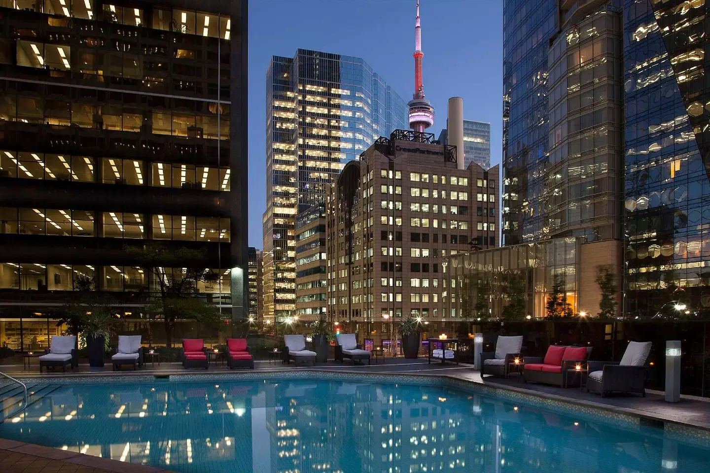 Hilton Toronto EXTERIOR