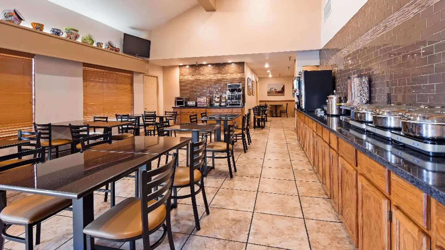 Best Western Discovery Inn Bar