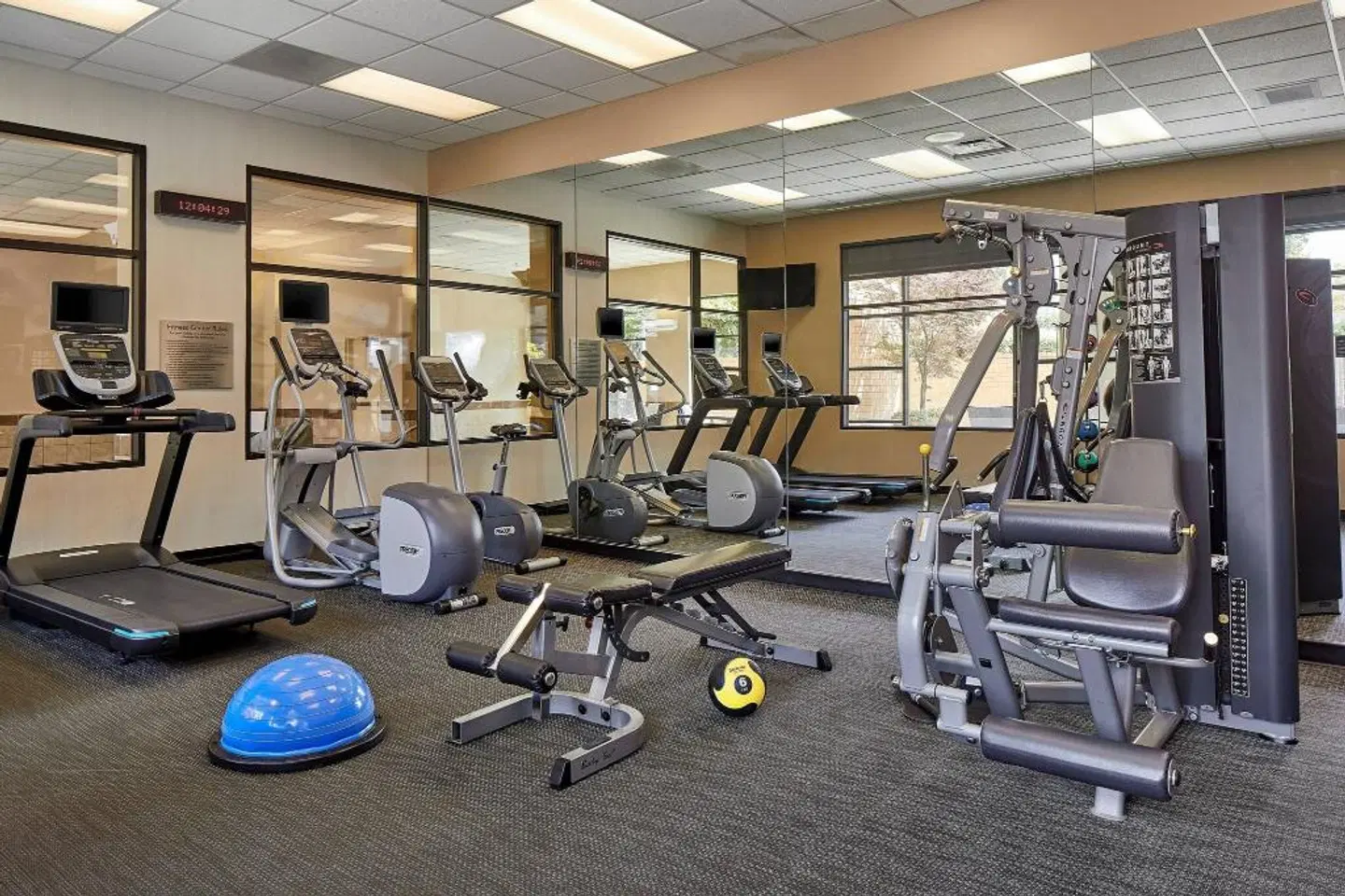 Courtyard by Marriott Portland Downtown/Convention Center SPORTS_AND_LEISURE