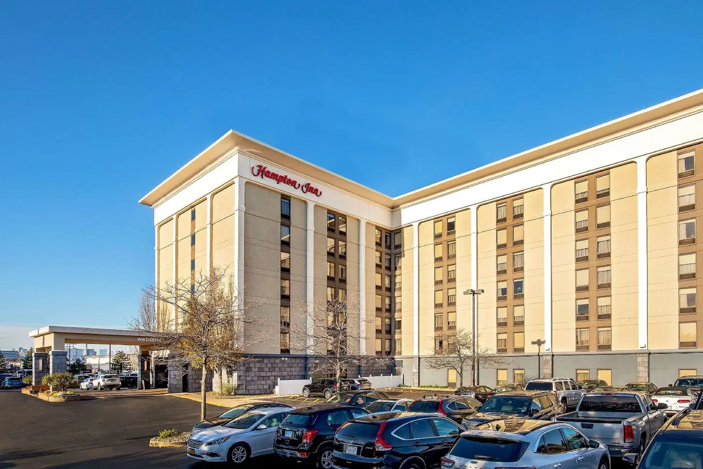 Hampton Inn Boston-Logan Airport EXTERIOR